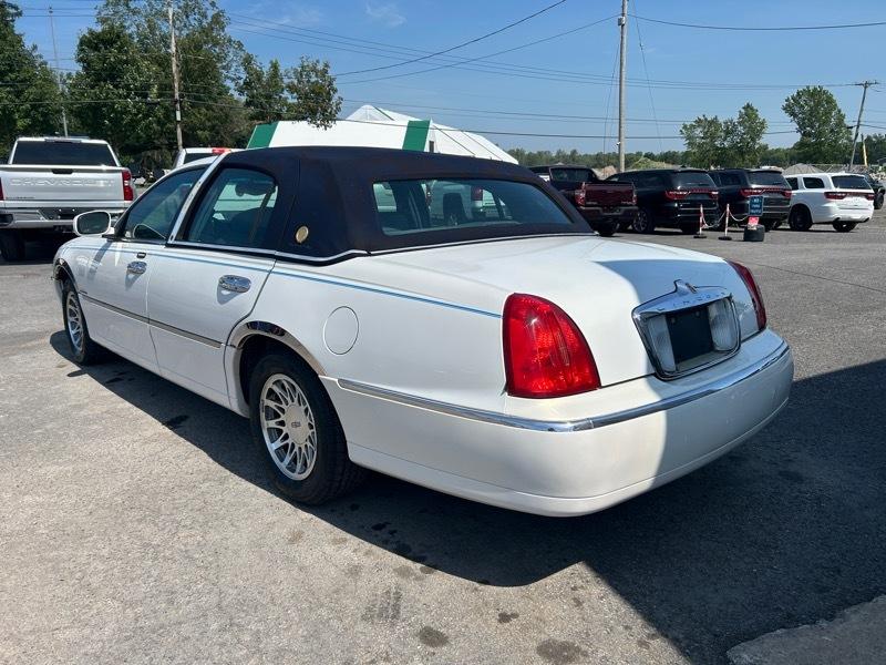Lincoln Town Car Signature 2001