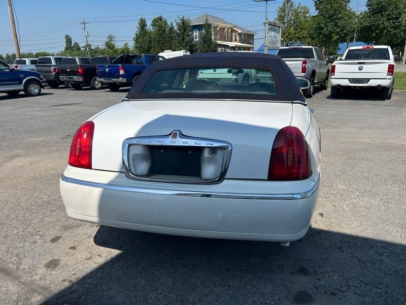 Lincoln Town Car Signature 2001