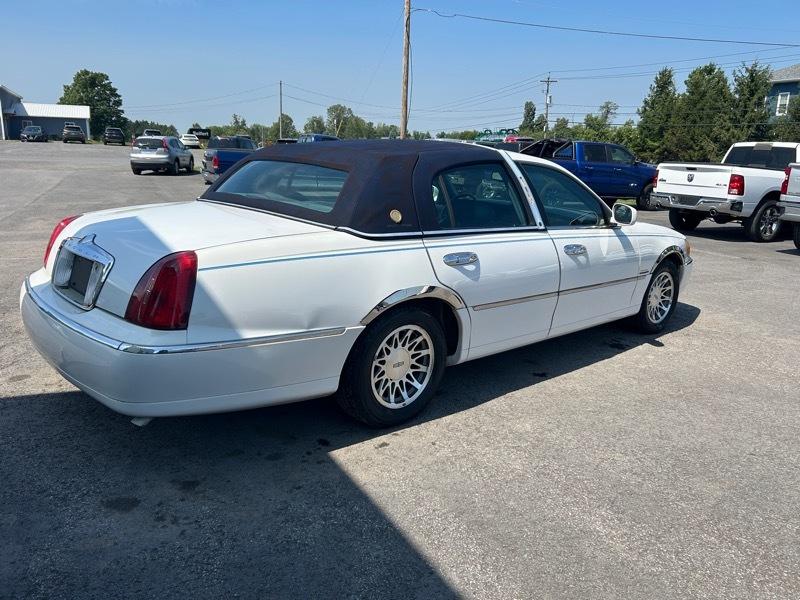 Lincoln Town Car Signature 2001