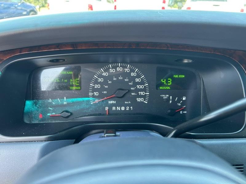 Lincoln Town Car Signature 2001
