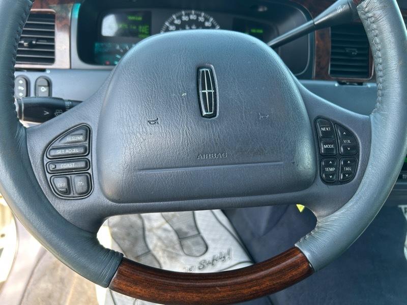 Lincoln Town Car Signature 2001