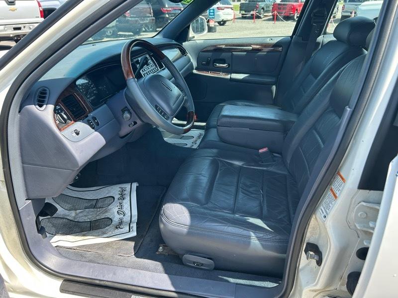 Lincoln Town Car Signature 2001