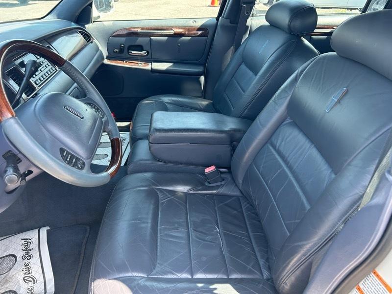 Lincoln Town Car Signature 2001