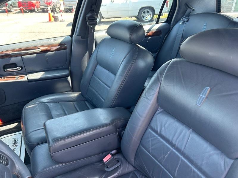 Lincoln Town Car Signature 2001