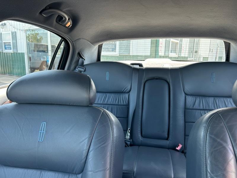 Lincoln Town Car Signature 2001