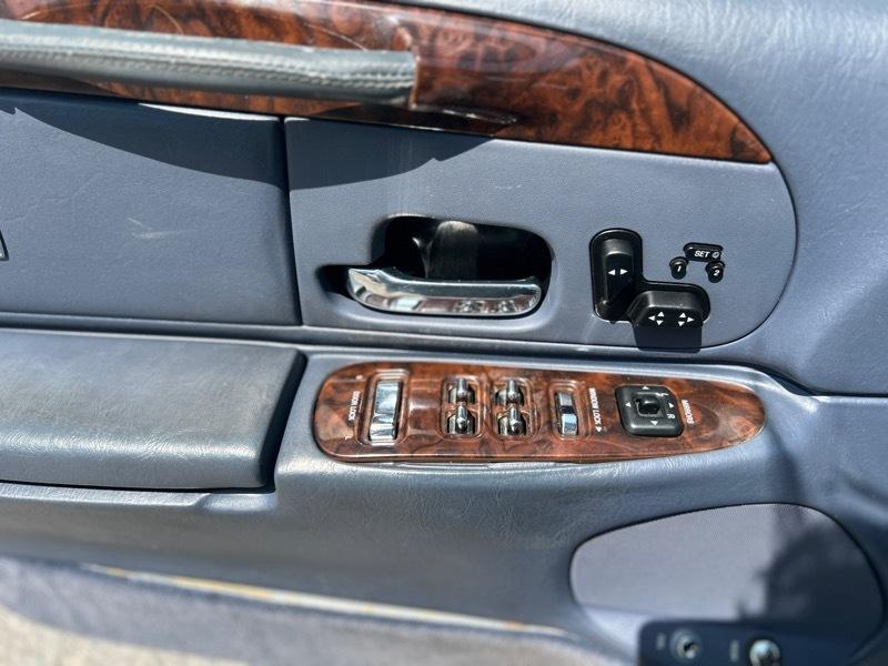 Lincoln Town Car Signature 2001