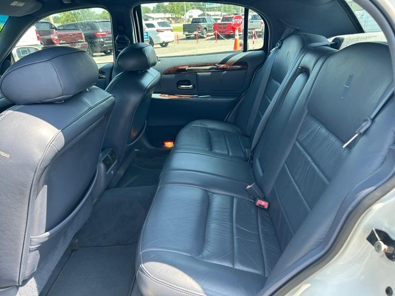 Lincoln Town Car Signature 2001