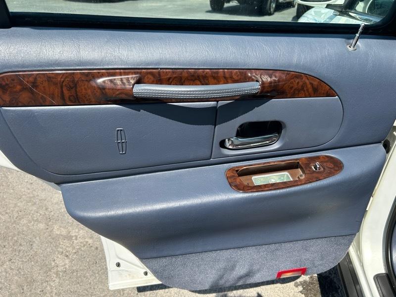 Lincoln Town Car Signature 2001