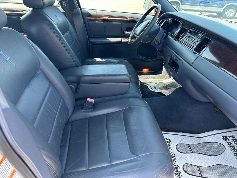 Lincoln Town Car Signature 2001