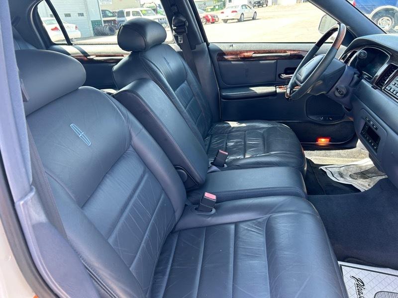 Lincoln Town Car Signature 2001