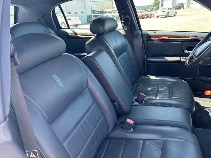 Lincoln Town Car Signature 2001