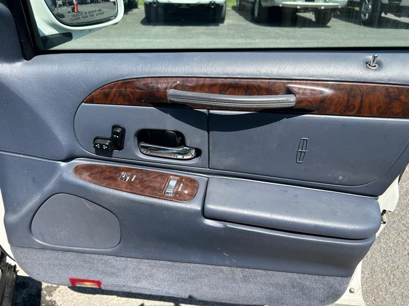 Lincoln Town Car Signature 2001