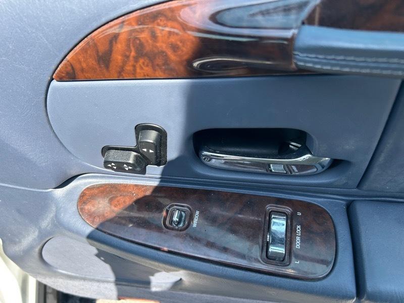Lincoln Town Car Signature 2001