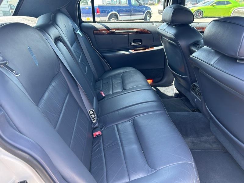 Lincoln Town Car Signature 2001