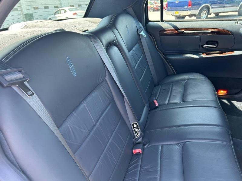 Lincoln Town Car Signature 2001