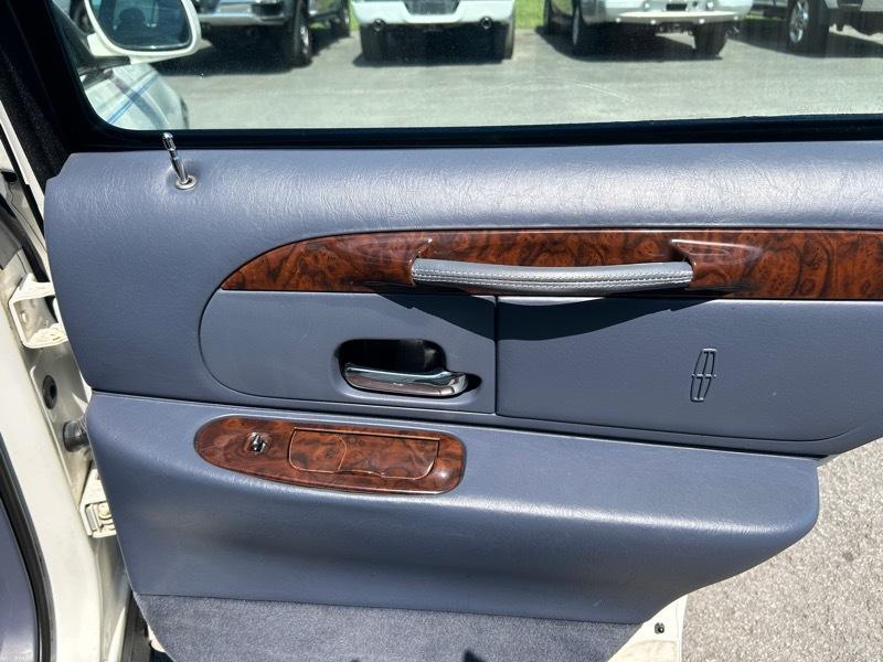 Lincoln Town Car Signature 2001