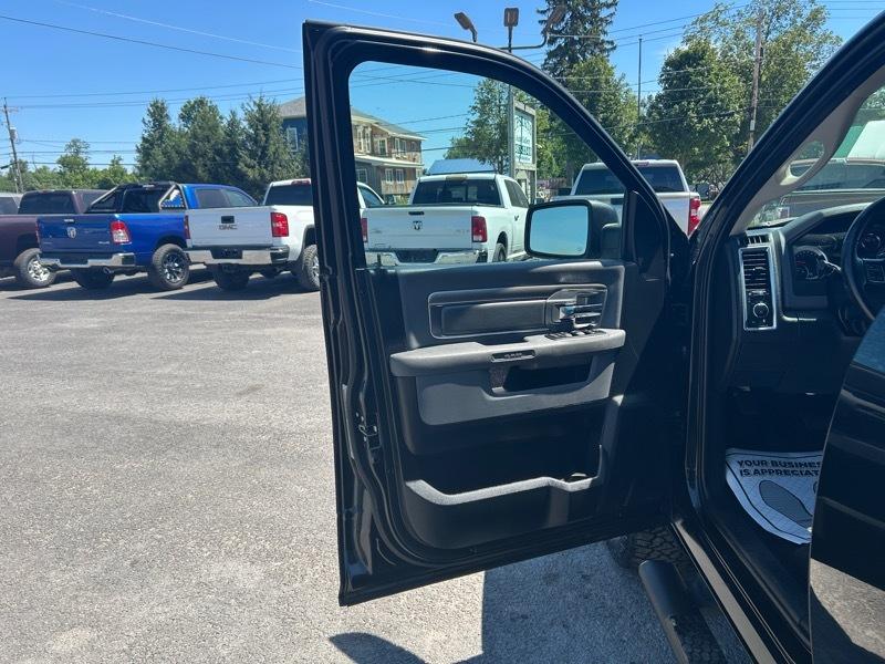 RAM 1500 Big Horn Crew Cab 4WD 2018