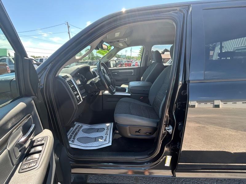 RAM 1500 Big Horn Crew Cab 4WD 2018