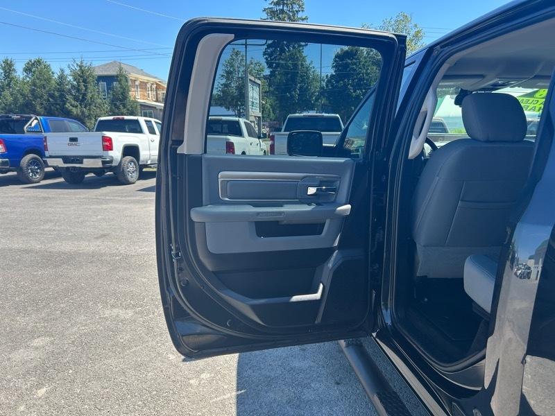 RAM 1500 Big Horn Crew Cab 4WD 2018