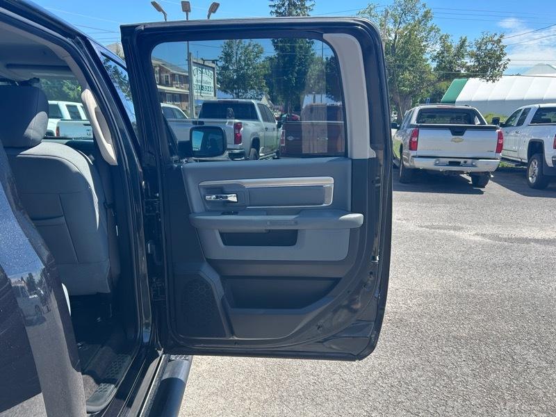 RAM 1500 Big Horn Crew Cab 4WD 2018
