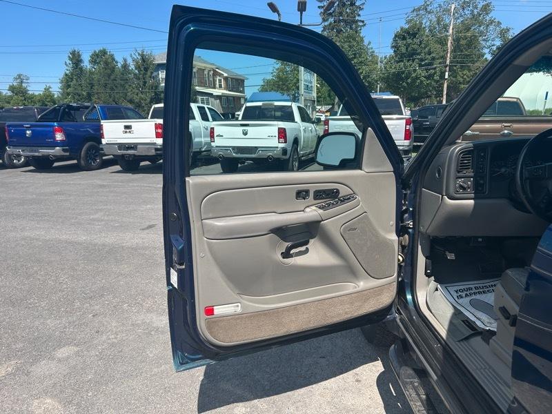Chevrolet Suburban 1500 4WD 2005