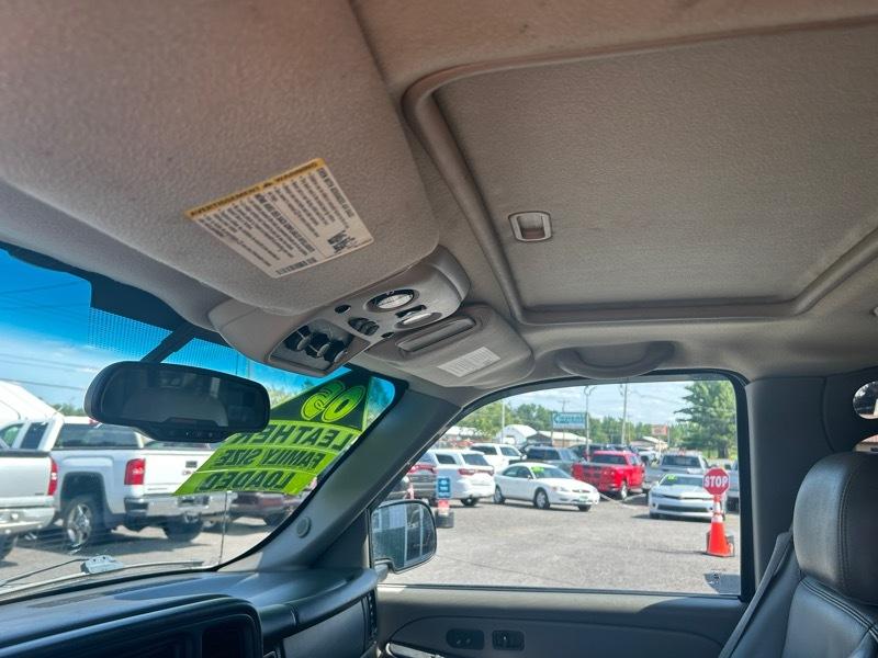 Chevrolet Suburban 1500 4WD 2005