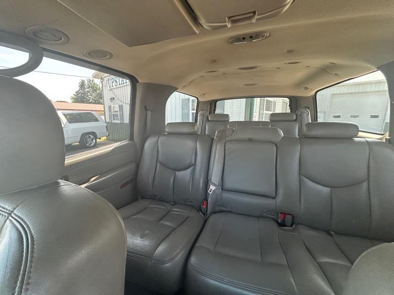 Chevrolet Suburban 1500 4WD 2005