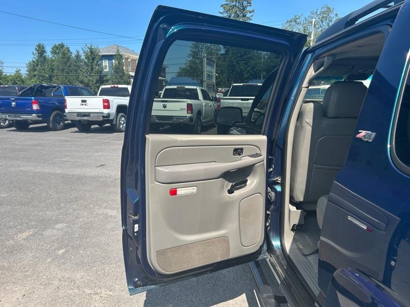 Chevrolet Suburban 1500 4WD 2005