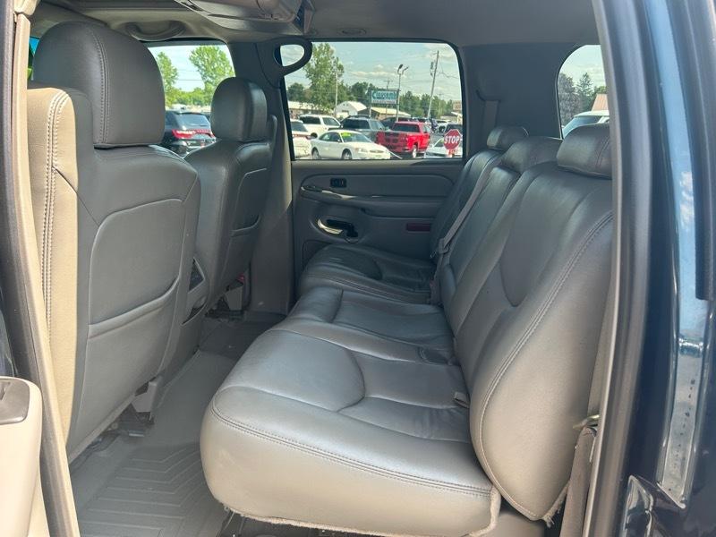 Chevrolet Suburban 1500 4WD 2005
