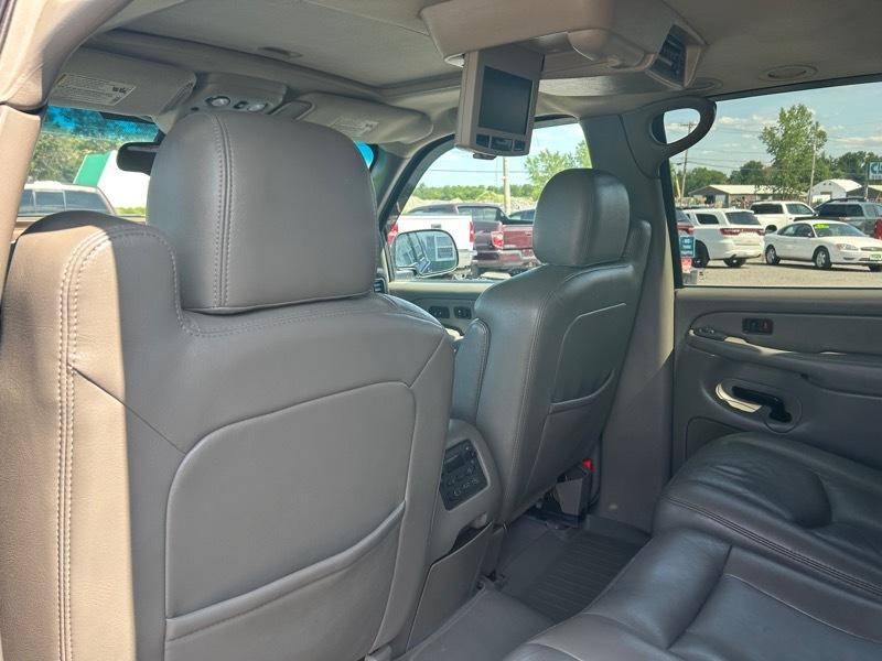 Chevrolet Suburban 1500 4WD 2005