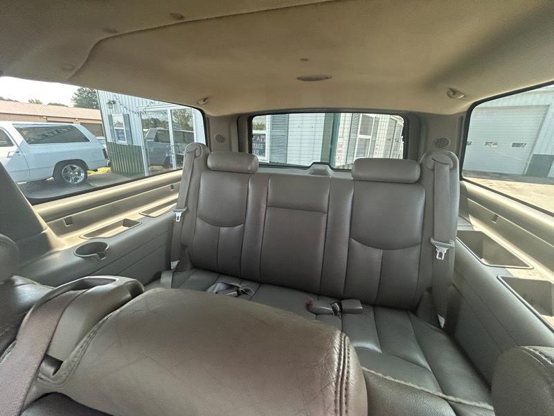 Chevrolet Suburban 1500 4WD 2005