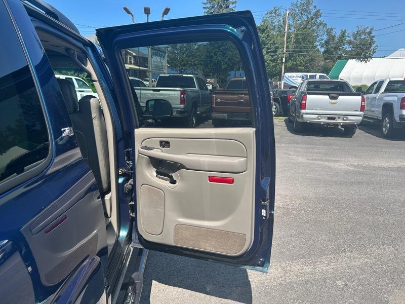 Chevrolet Suburban 1500 4WD 2005