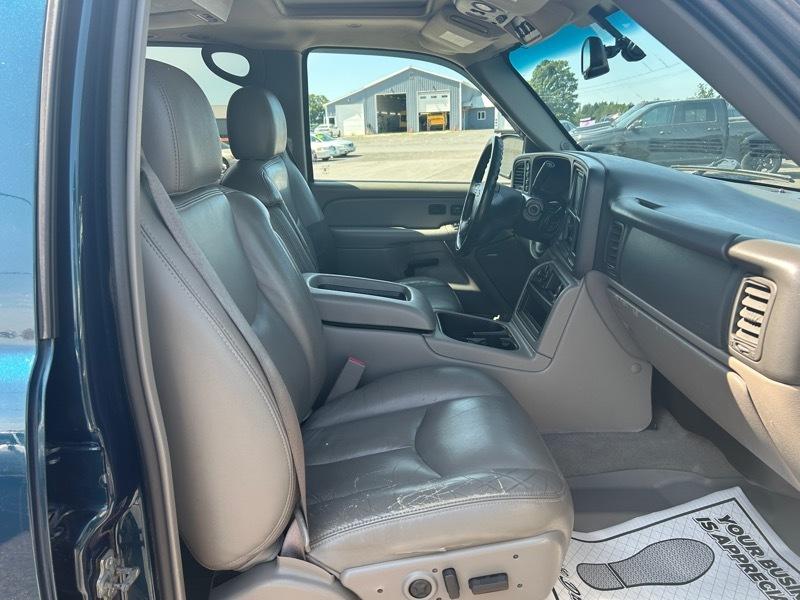 Chevrolet Suburban 1500 4WD 2005