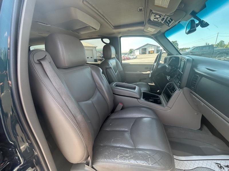 Chevrolet Suburban 1500 4WD 2005