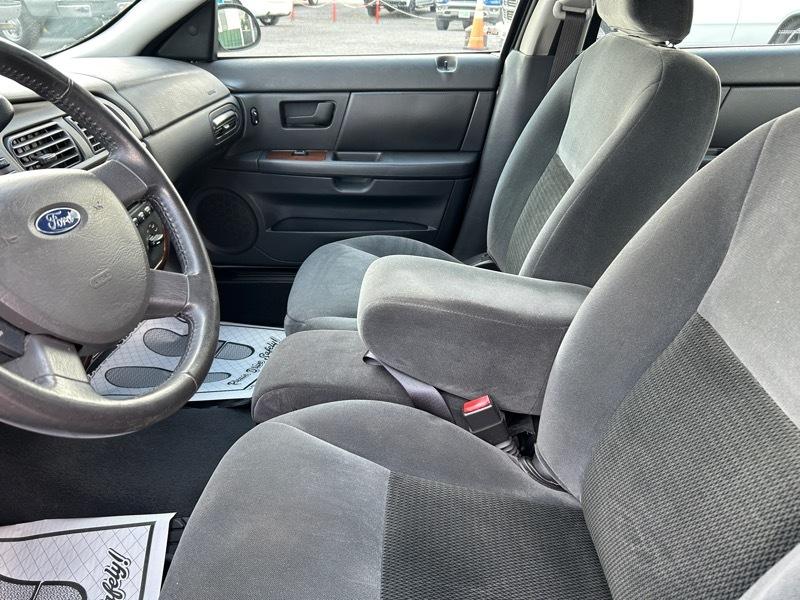 Ford Taurus SEL 2005