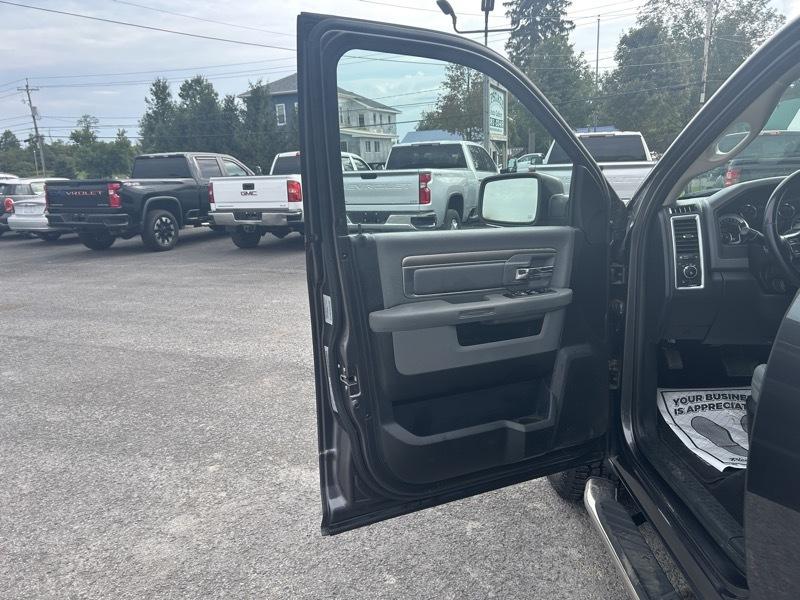 RAM 1500 SLT Quad Cab 4WD 2017