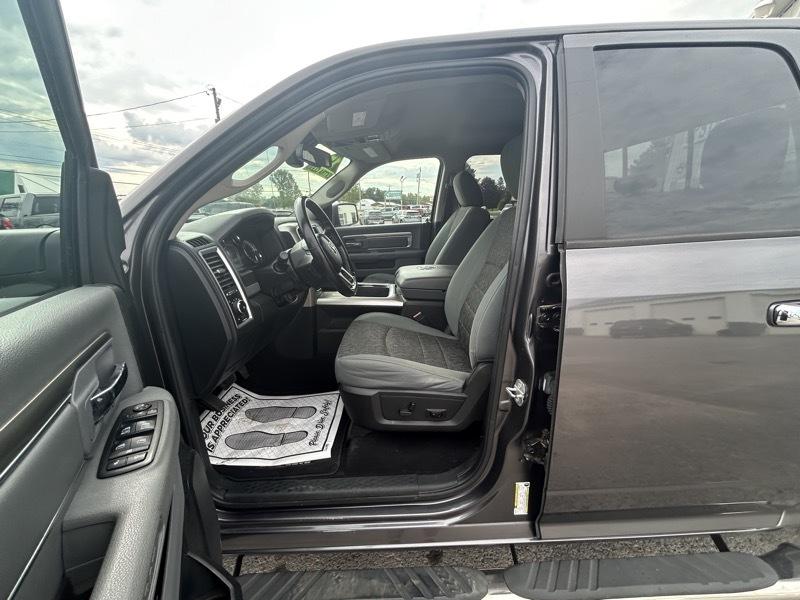 RAM 1500 SLT Quad Cab 4WD 2017