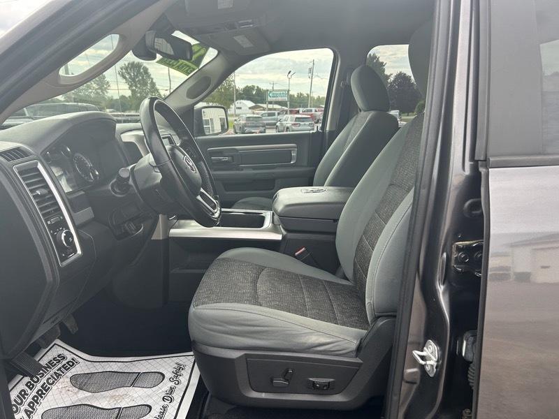 RAM 1500 SLT Quad Cab 4WD 2017