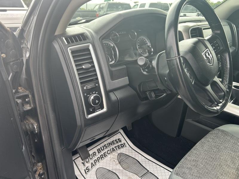 RAM 1500 SLT Quad Cab 4WD 2017