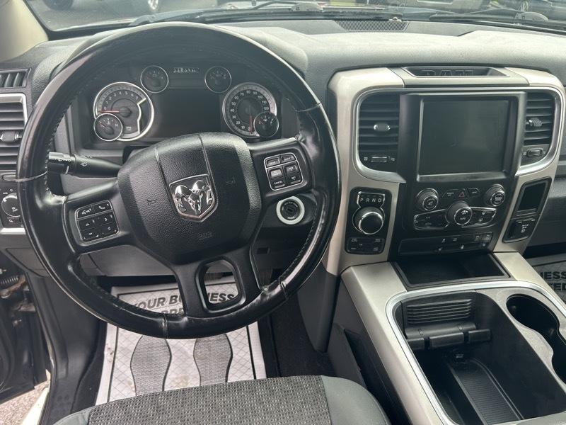 RAM 1500 SLT Quad Cab 4WD 2017