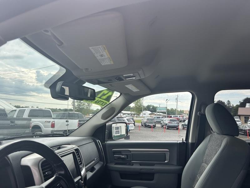 RAM 1500 SLT Quad Cab 4WD 2017