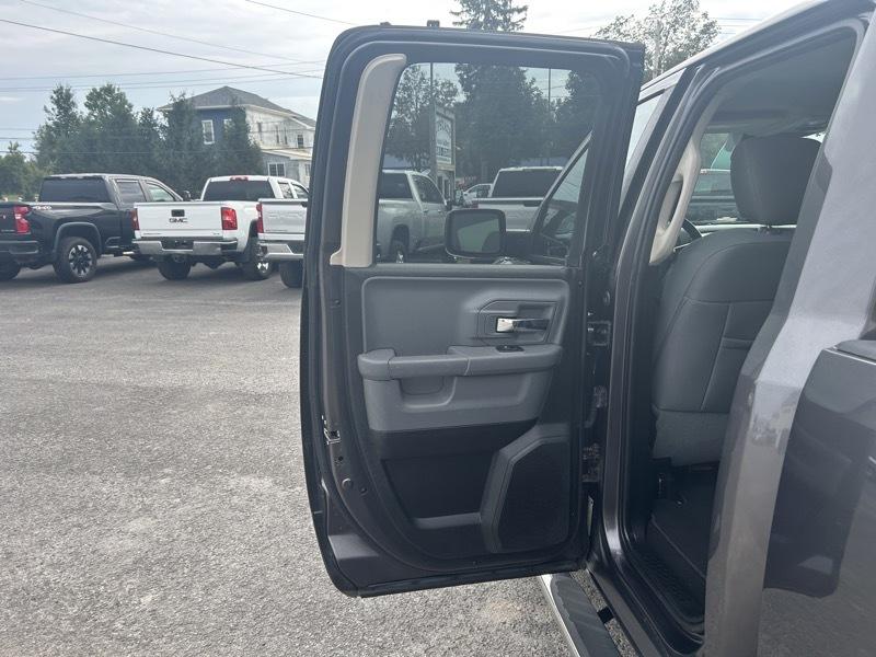 RAM 1500 SLT Quad Cab 4WD 2017