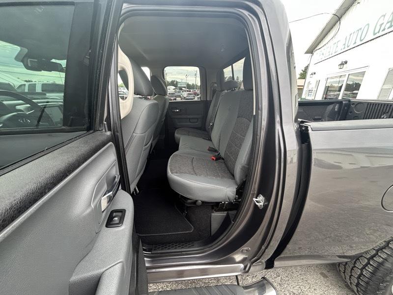 RAM 1500 SLT Quad Cab 4WD 2017
