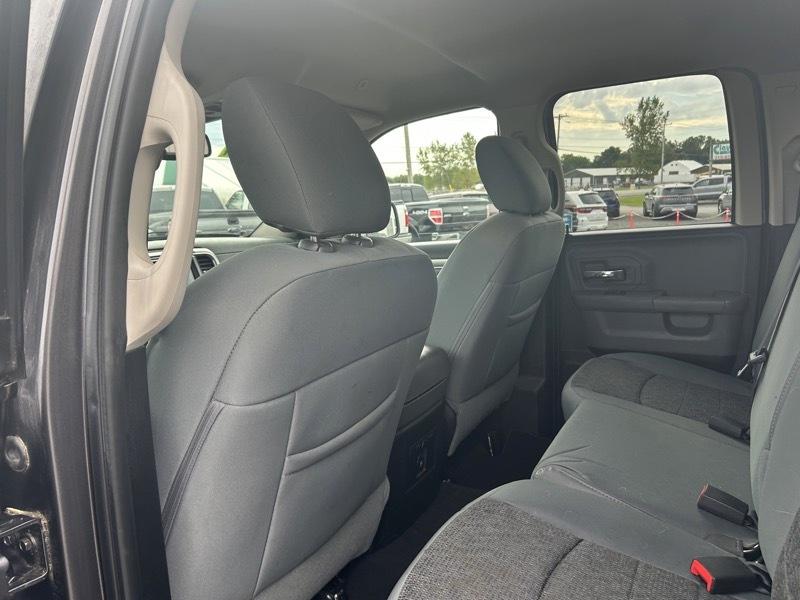 RAM 1500 SLT Quad Cab 4WD 2017