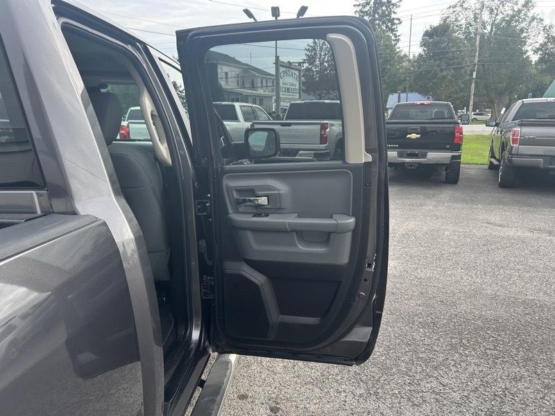 RAM 1500 SLT Quad Cab 4WD 2017