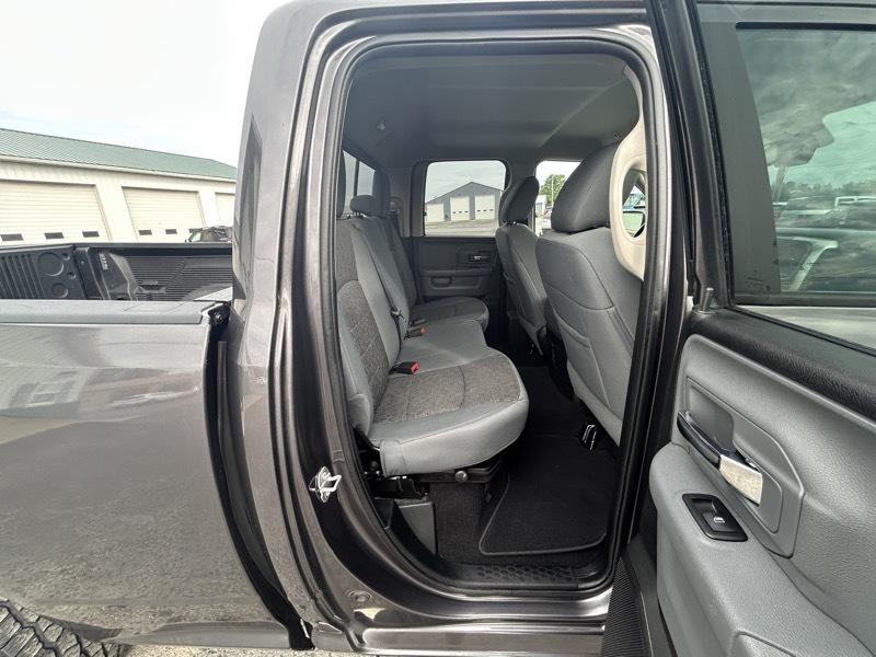 RAM 1500 SLT Quad Cab 4WD 2017