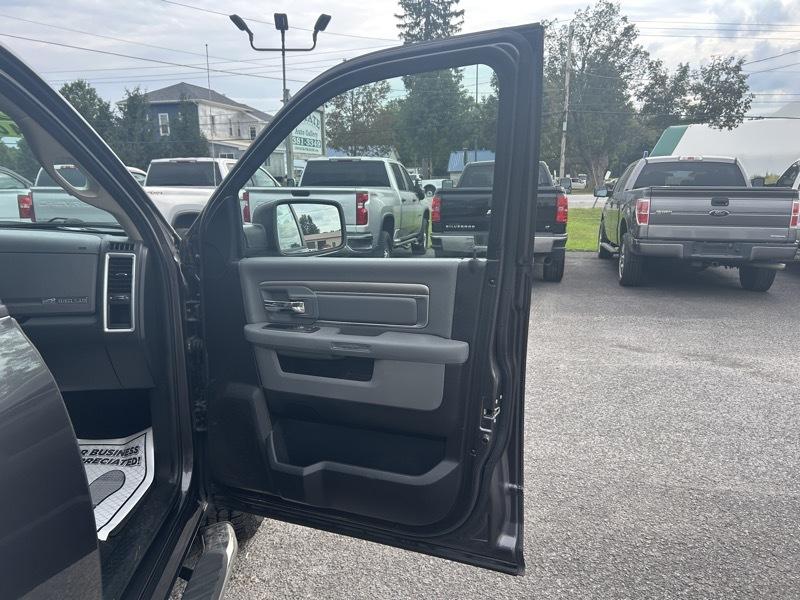 RAM 1500 SLT Quad Cab 4WD 2017