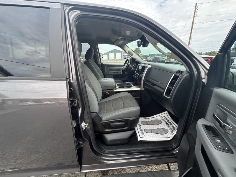 RAM 1500 SLT Quad Cab 4WD 2017