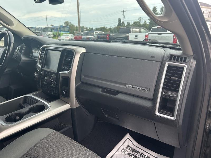 RAM 1500 SLT Quad Cab 4WD 2017