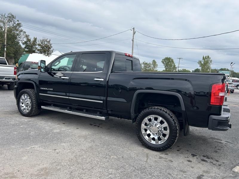 GMC Sierra 2500HD Denali Crew Cab 4WD SB 2017